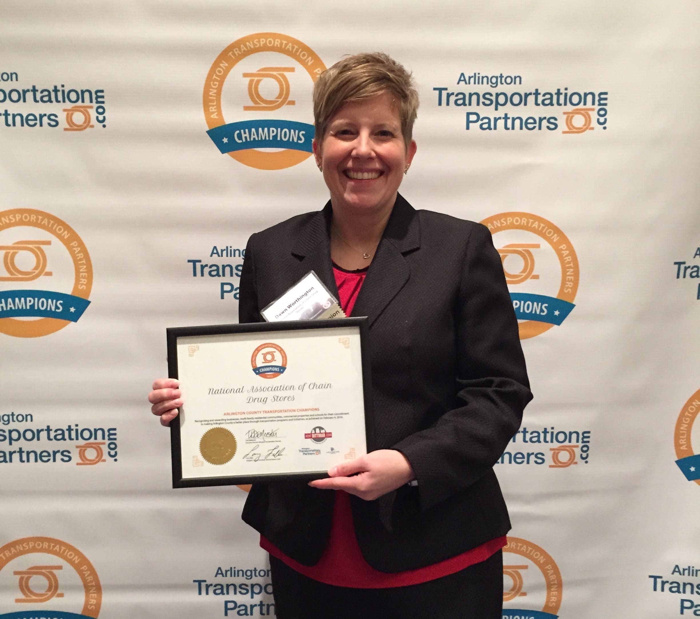 Dawn Worthington, NACDS’ vice president of human resources receIving the award from The Arlington Transportation Partners