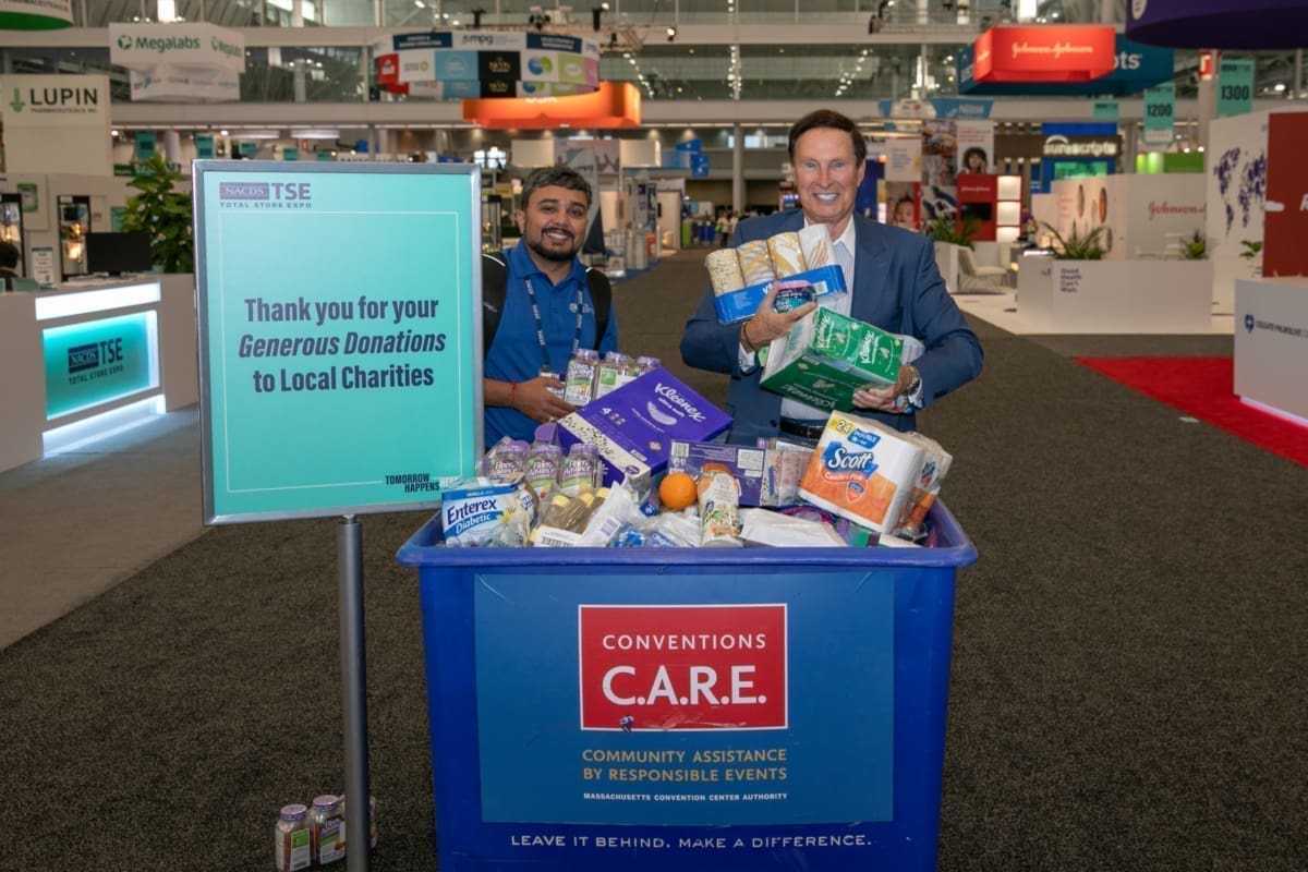 2022 NACDS Total Store Expo attendee Vijay Joshi of Santa Cruz Nutritionals and NACDS President & CEO Steven C. Anderson